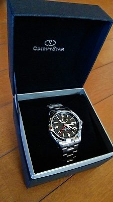 ケースに入った腕時計