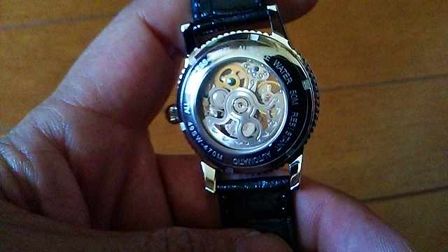 機械式時計の裏側